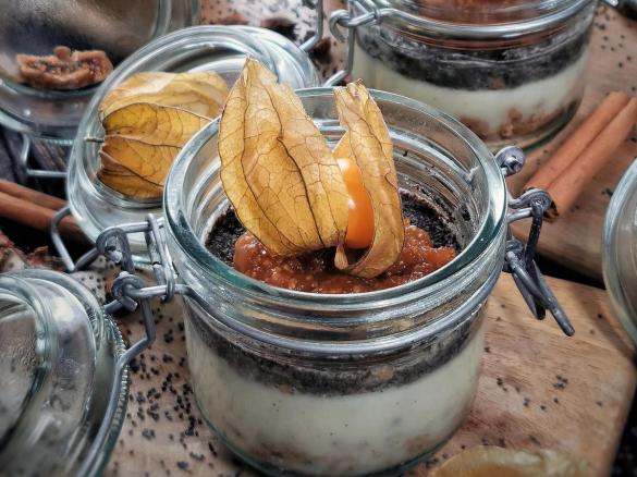 FIGA Z MAKIEM Z PASTERNAKIEM I MUSEM Z MIECHUNKI PERUWIAŃSKIEJ