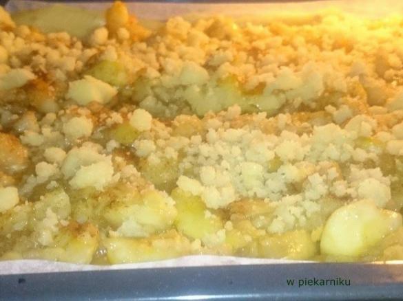 Szarlotka na cieście drożdżowym z mąki krupczatki