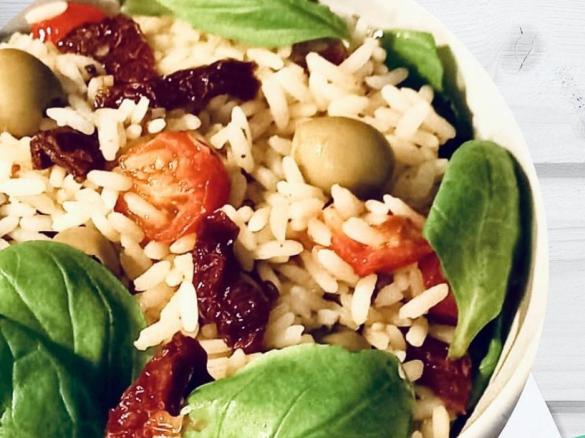 Risotto z kurczakiem, szpinakiem i suszonymi pomidorami