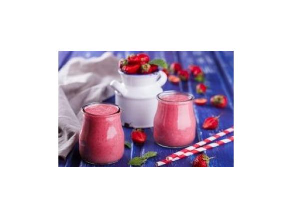 Smoothie truskawkowe z chia i daktylami