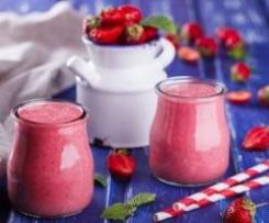Smoothie truskawkowe z chia i daktylami