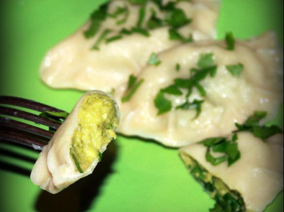 Pierogi z bobem i fetą