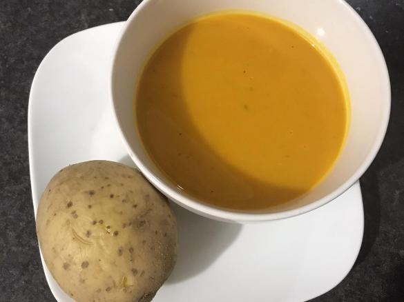 Pikantna zupa dyniowa z mleczkiem kokosowym