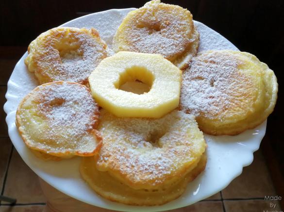 Jabłka w cieście naleśnikowym