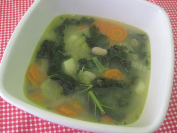 Zupa jarzynowa z jarmużem