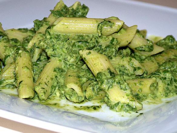 Penne z sosem szpinakowo-serowym