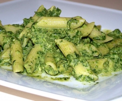 Penne z sosem szpinakowo-serowym