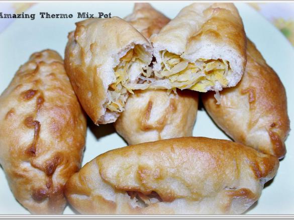 Drożdżowe pierożki nadziewane