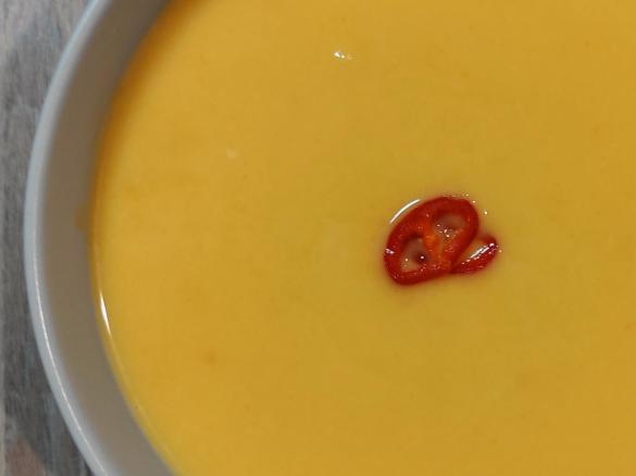 Zupa krem z batatów z chilli na mleku kokosowym