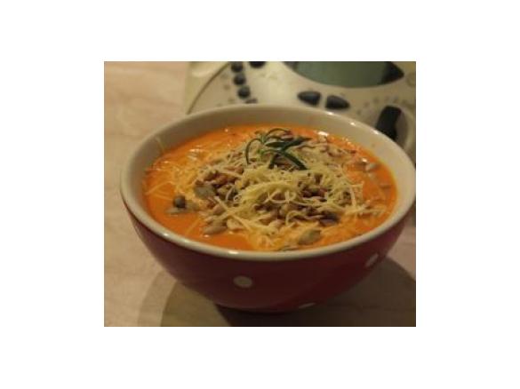 Zupa krem z pomidorów z prażonymi pestkami dyni i słonecznika