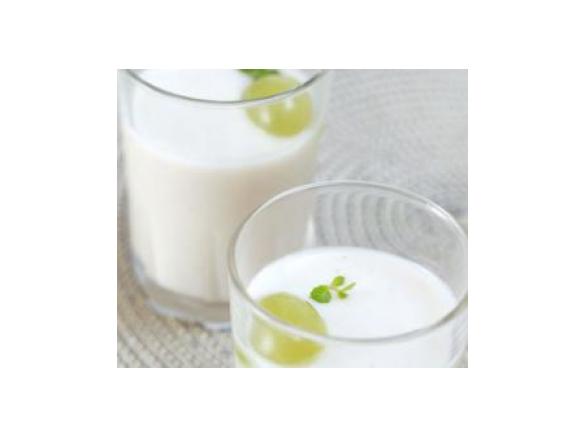 Napój jabłkowo-winogronowy z jogurtem