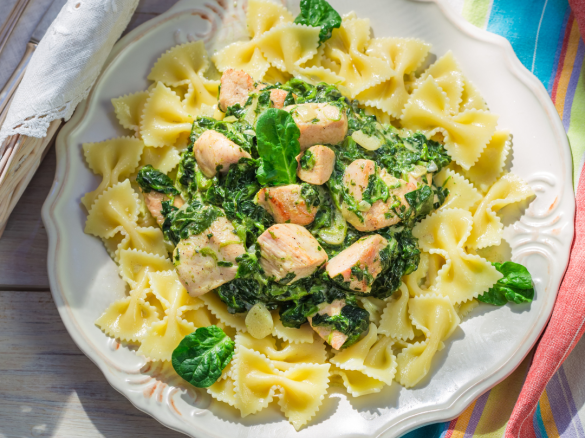 Makaron z indykiem w sosie cukiniowo-szpinakowym (1600)