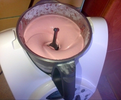 Lekkie lody truskawkowe z białkami zamiast śmietany