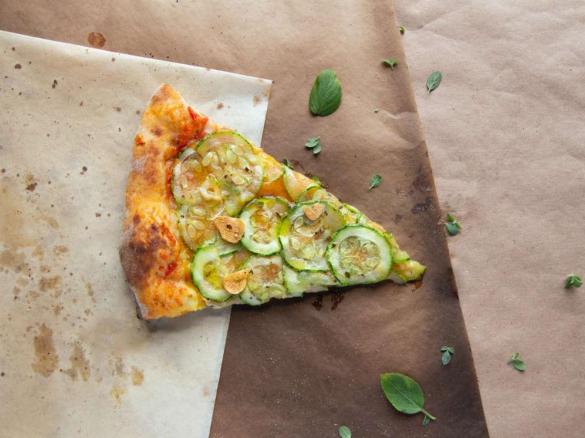 Keto pizza kalafiorowa