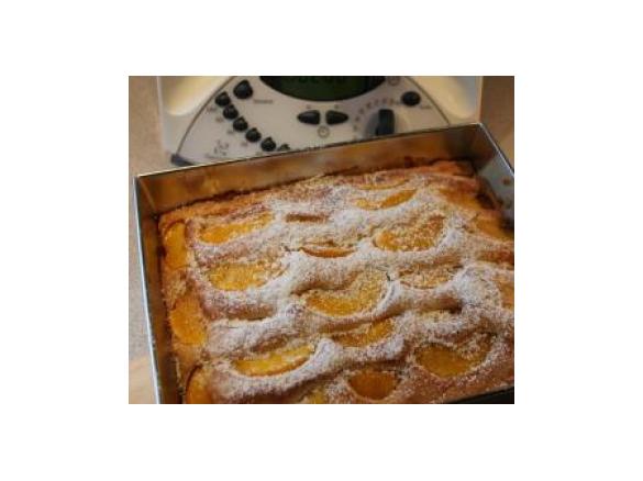 Karnawałowe ciasto z brzoskwiniami 