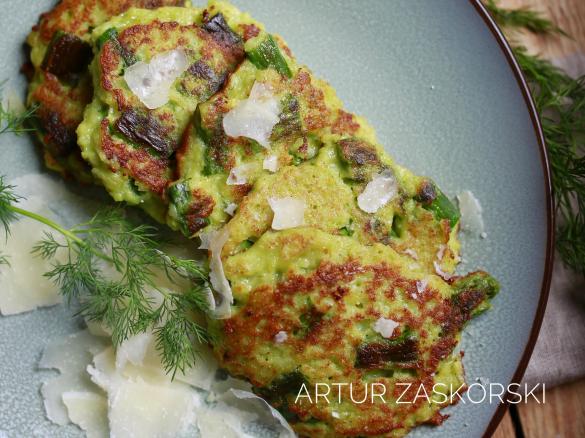 PLACKI ZIEMNIACZANE ZE SZPARAGAMI I PARMEZANEM