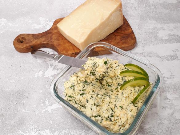 Pasta jajeczna z parmezanem i zieleniną