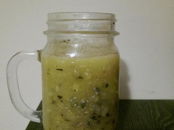 Koktail z banana, borówek i pomarańczy