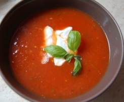 Szybka aromatyczna zupa pomidorowa
