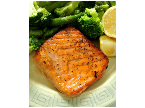 Ziemniaki z łososiem i brokułami