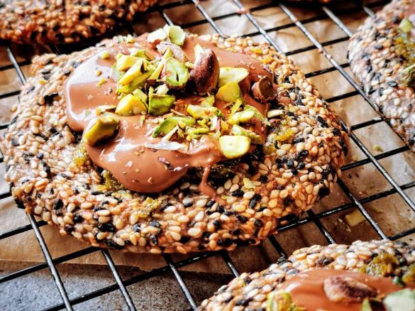 SEZAMOWE CIASTKA Z KREMEM PISTACJOWYM-Andrzeja Szylara