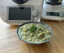 Młoda kapusta z boczkiem i koperkiem