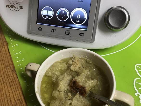 WODZIONKA (woda+kromka=wodzionka) - najtańsza zupa, kuchnia śląska, suchy chleb (kromka) „Rączka gotuje”