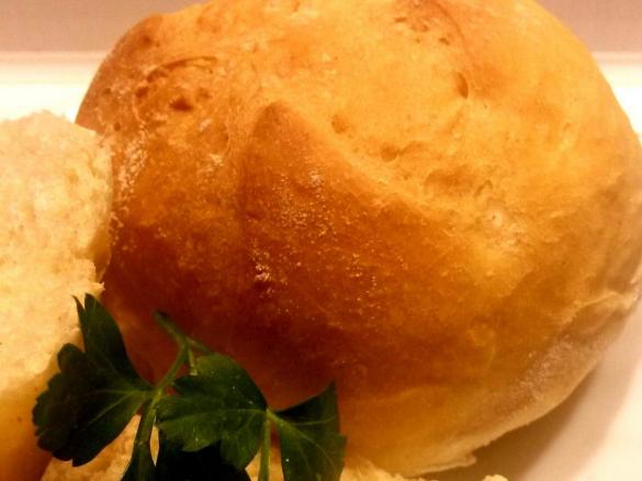 Puszyste pszenne bułki