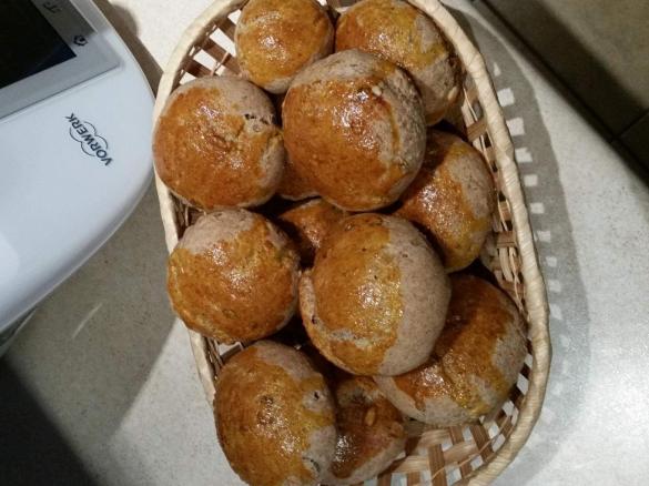 Bułki orkiszowo - pszenno razowe ze słonecznikiem i pestkami dyni