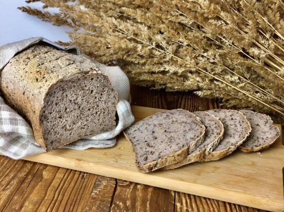 Bezglutenowy chleb z ziarnami