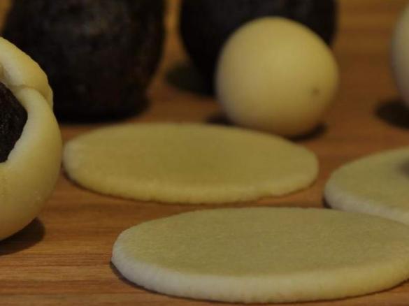 Marcepanowe pralinki z piernikową nutą