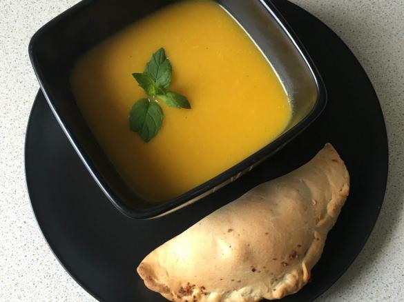 Calzone nadziane ziołową piersią z kurczaka