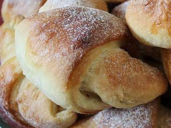 Drożdżowe rogaliki z dodatkiem ziemniaków 