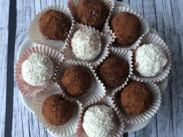 Orzechowo-daktylowe kulki mocy