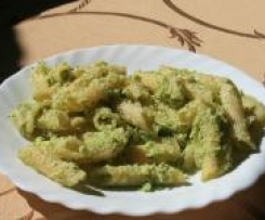 makaron z brokułowym sosem