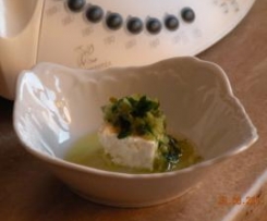 Ser biały pod zieloną kołderką