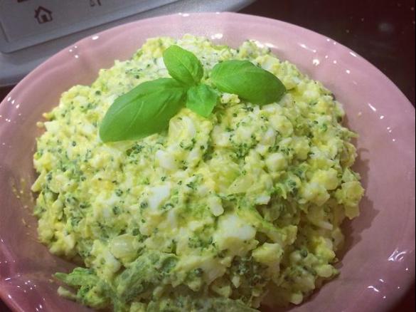 Pasta jajeczna z brokułem