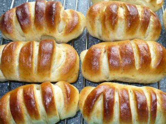 Szybkie bułki drożdżowe z budyniem