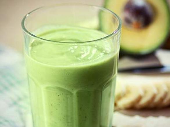 smoothie z avokado i natki pietruszki