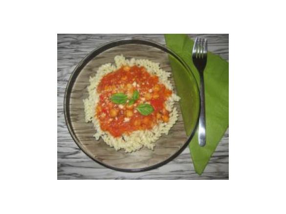 Makaron z ciecierzycą w sosie pomidorowo- paprykowym 