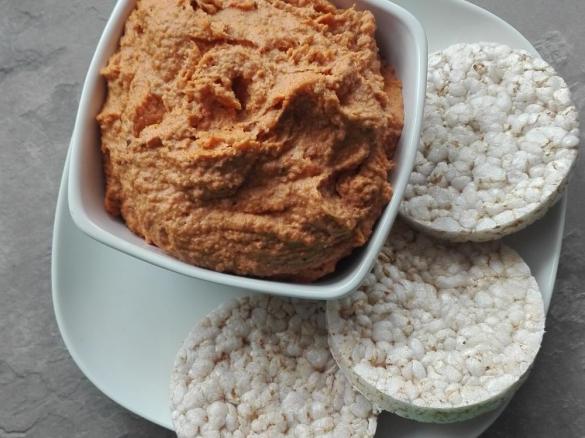 Hummus z suszonymi pomidorami