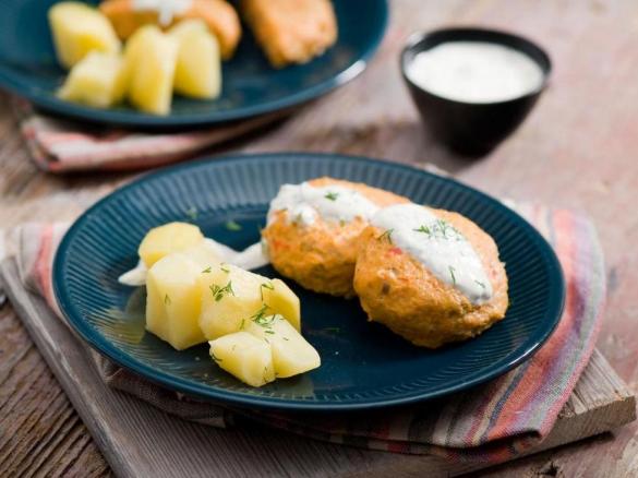 Kotleciki warzywno-drobiowe z sosem koperkowym