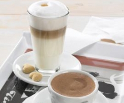 Spienione mleko do cappuccino, latte macchiato