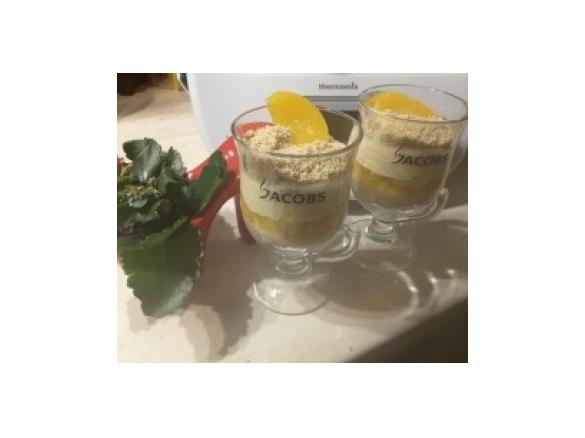 Deser z mascarpone i brzoskwiniami
