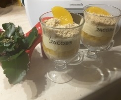 Deser z mascarpone i brzoskwiniami