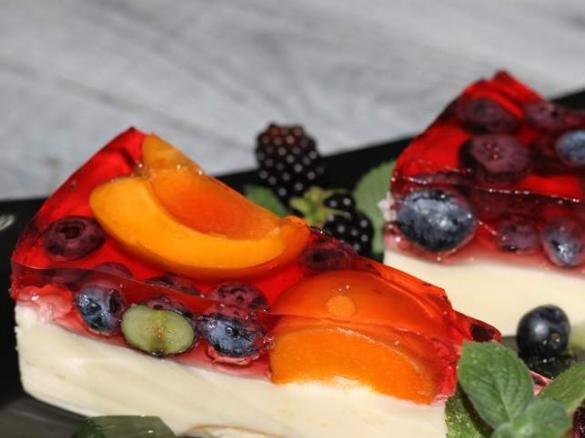 Sernik na zimno z owocami