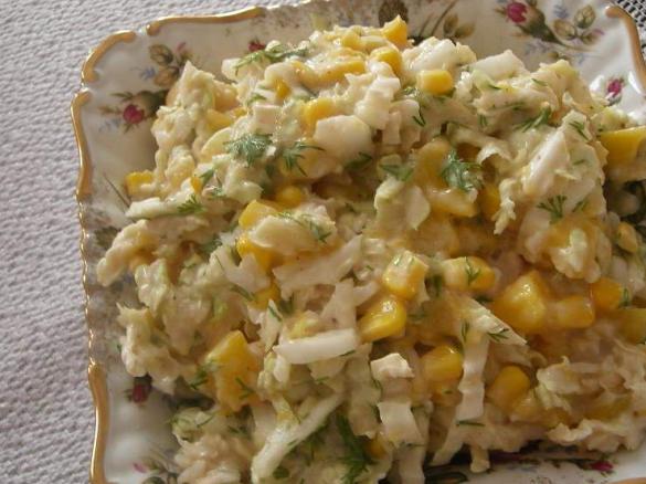 SURÓWKA Z KAPUSTY PEKIŃSKIEJ Z BRZOSKWINIĄ