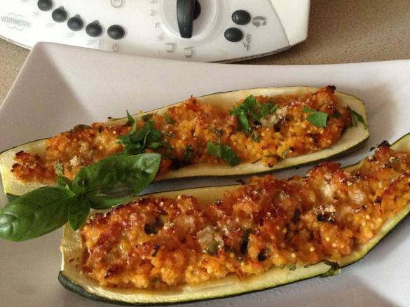 Cukinia nadziewana kaszą jaglaną