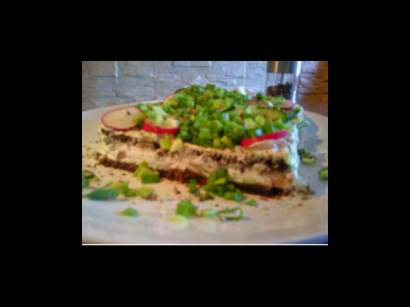 Tort z pumpernikla (wytrawny)