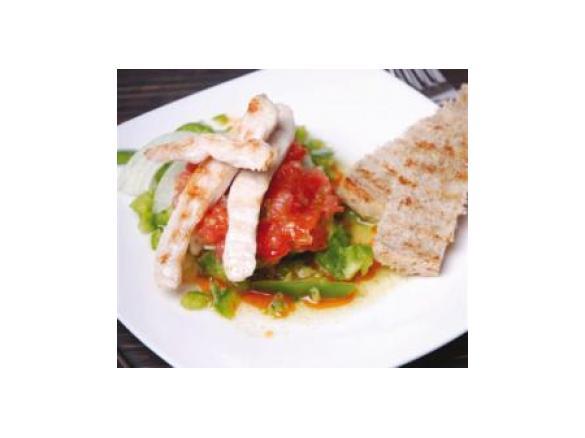 Sałatka z piersi indyka